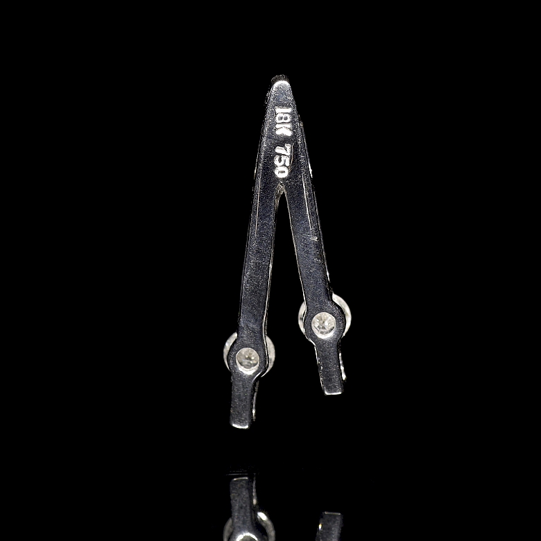 Colgante de oro blanco de 18 k con diamantes