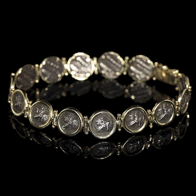 Juego de pulsera y pendientes de oro amarillo con monedas antiguas