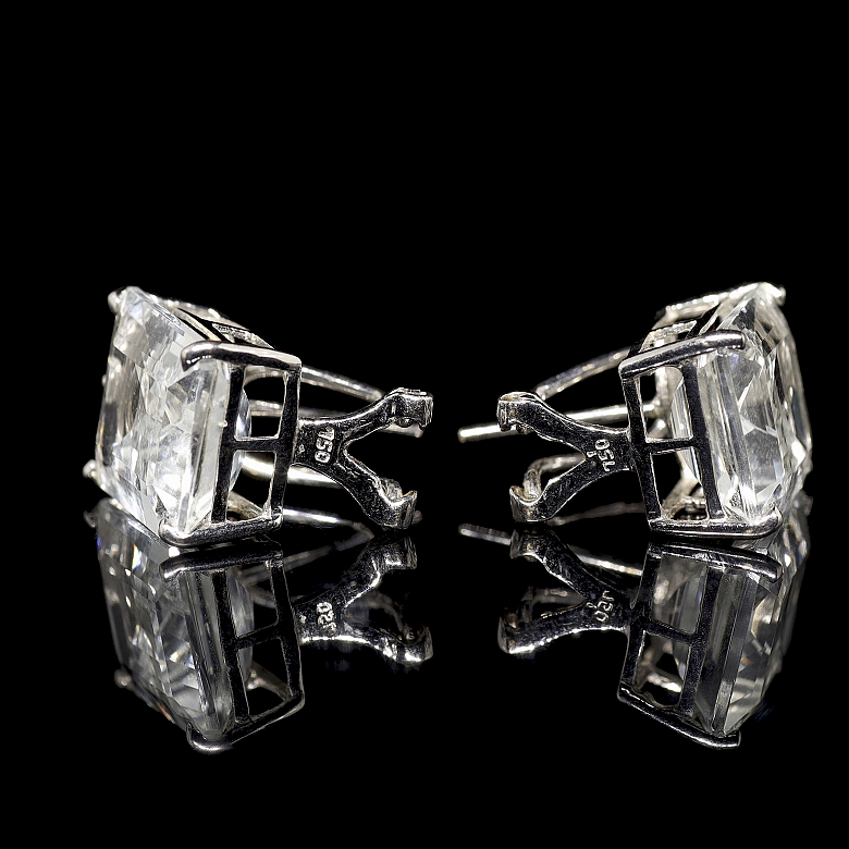 Pendientes en oro blanco de 18K, con aguamarina y diamantes