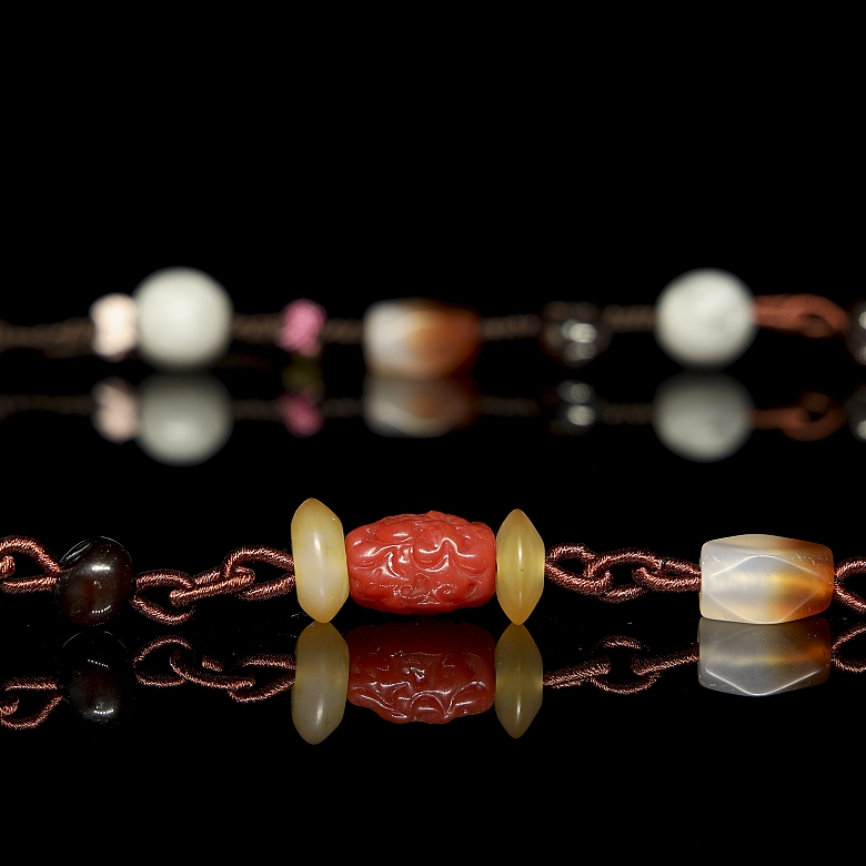 Agate and liuli bead necklace, Qing dynasty