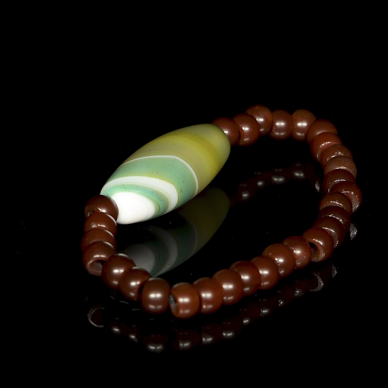 Pulsera con Dzi y cuentas de ágata, dinastía Liao