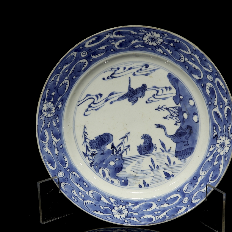Pareja de platos de porcelana 