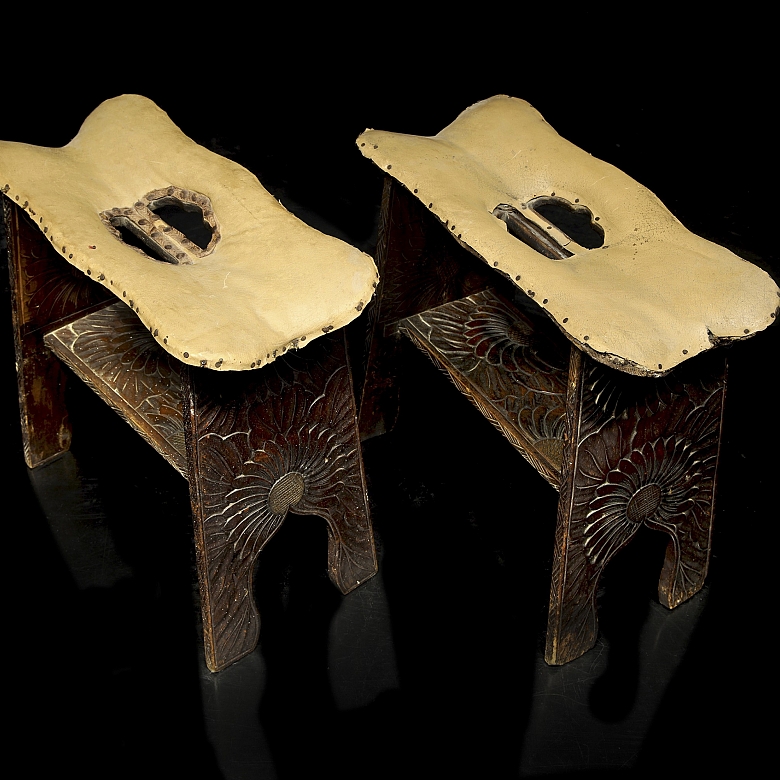 Pareja de taburetes de estilo morisco, para Liberty & Co., circa 1900–1910
