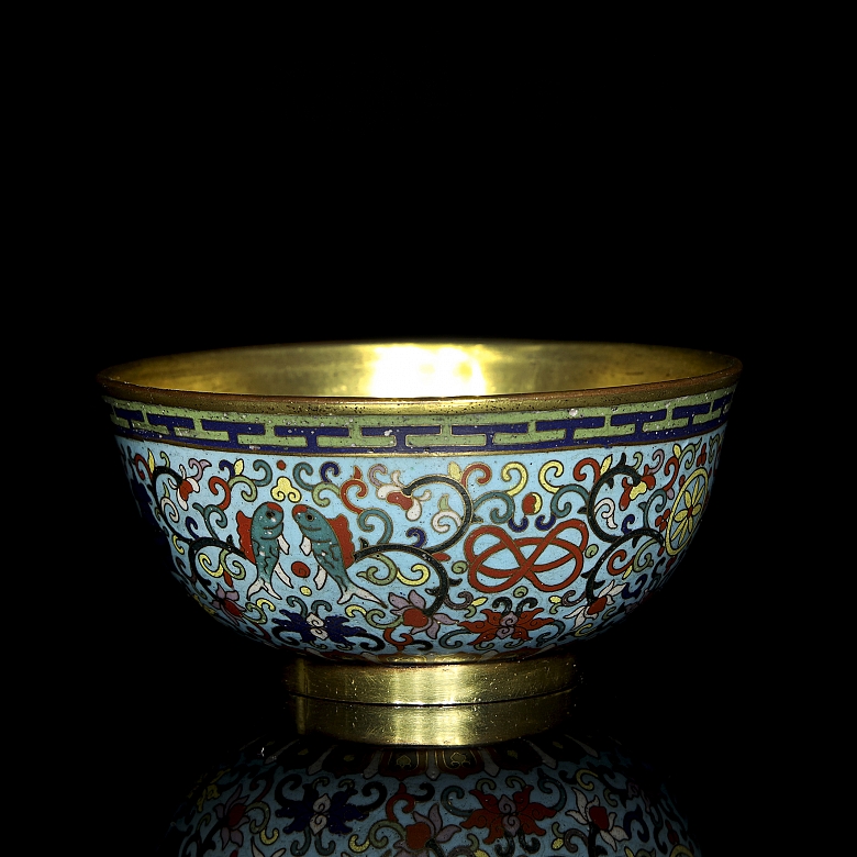 Cuenco de bronce con esmalte cloisonné, dinastía Qing