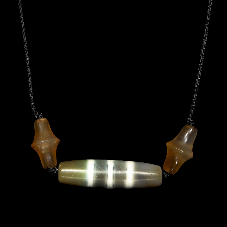 Collar de cuentas de ágata y Dzi, dinastía Liao