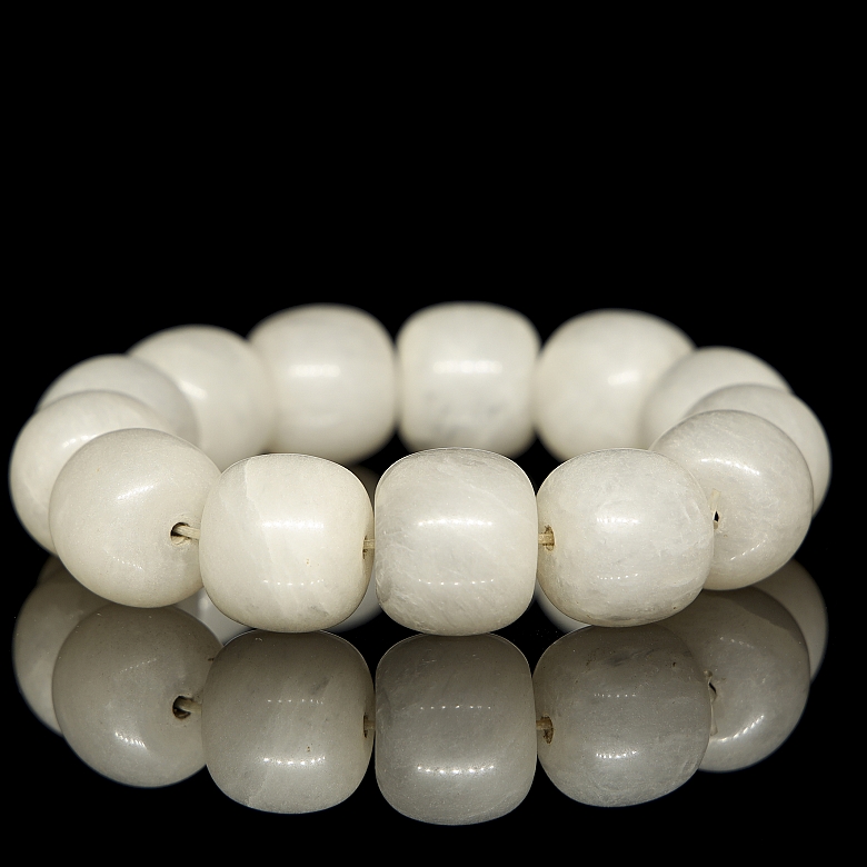 Bracelet with thirteen jade beads, 20th century