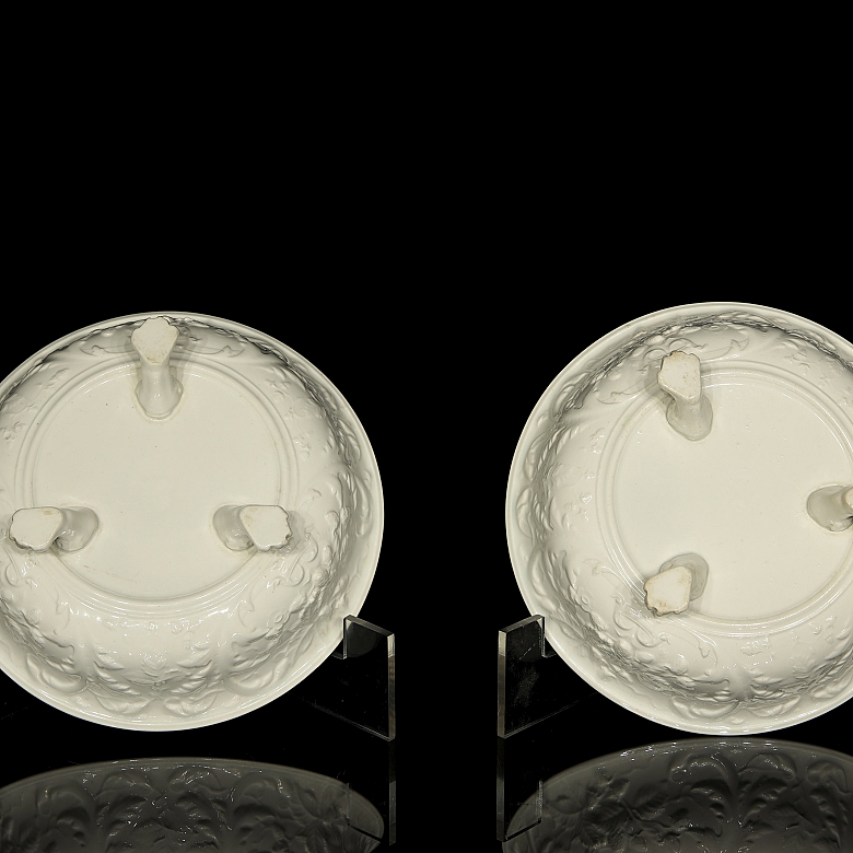 两只瓷碗，20世纪