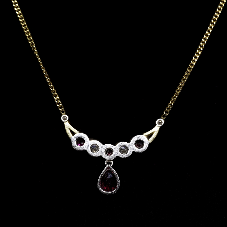 Conjunto de collar y pendientes en oro de 18k con rubíes y brillantes