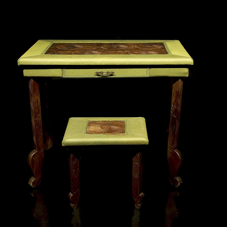 Escritorio con taburete estilo Japonesismo, para Liberty & Co., circa 1900–1910