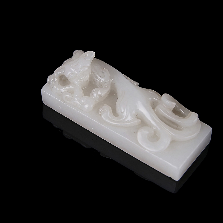 Placa de dragón de jade hetiano de la dinastía Qing