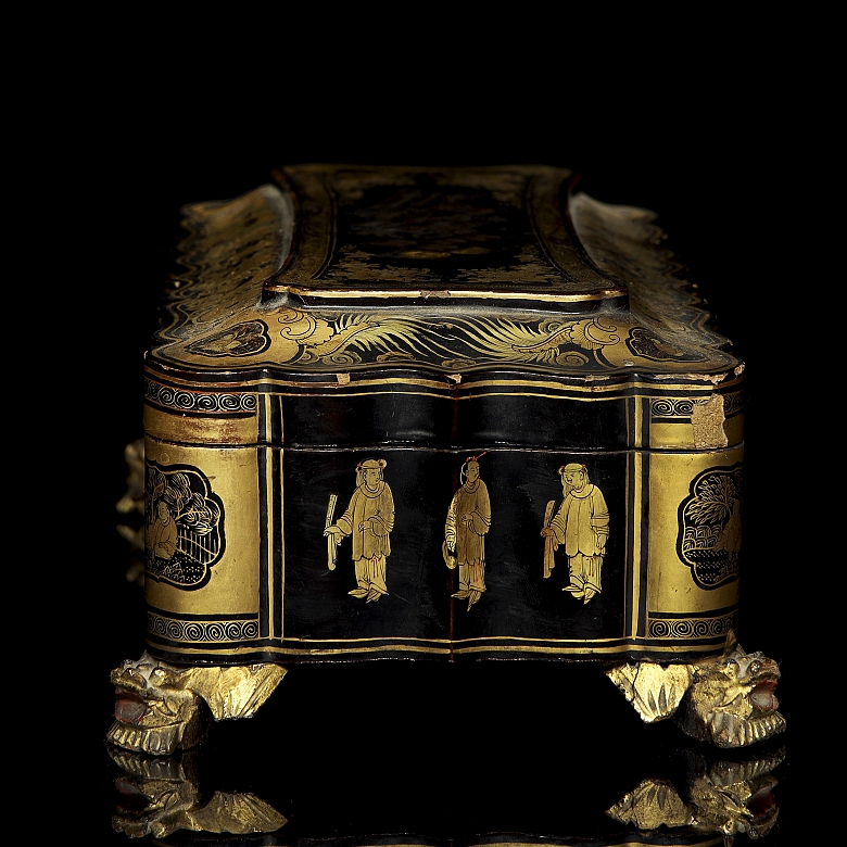 Chinese lacquered wooden game box, late 19th century