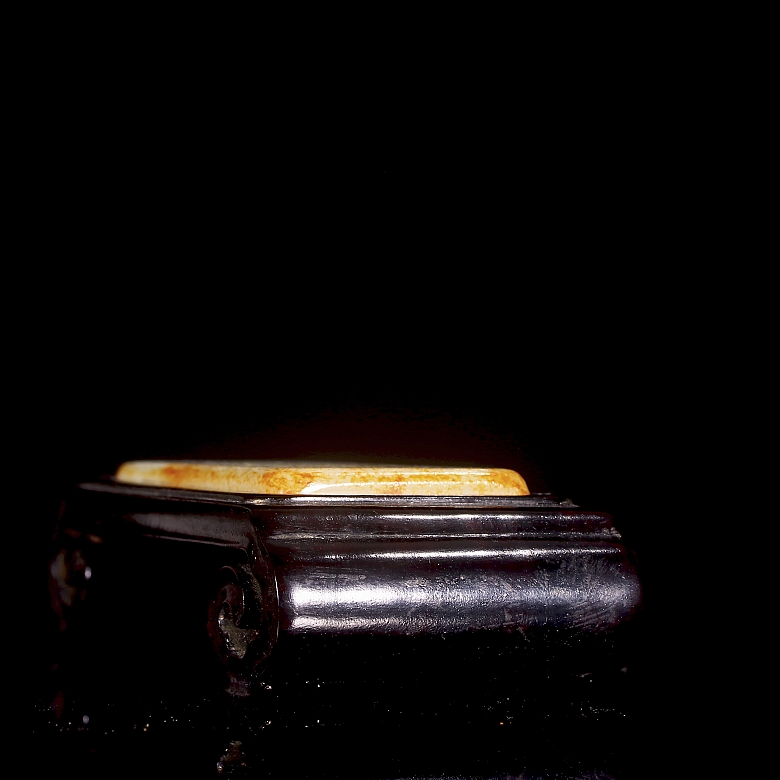 Reposa pinceles de jade de Hetian y madera, dinastía Qing