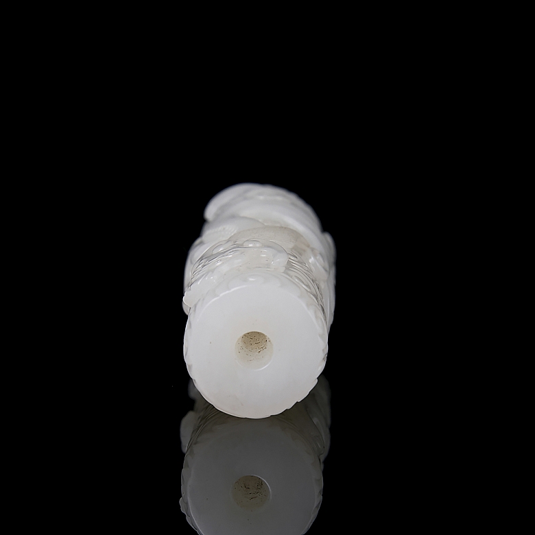 White jade pendant ‘Dragon among clouds’, Qing dynasty