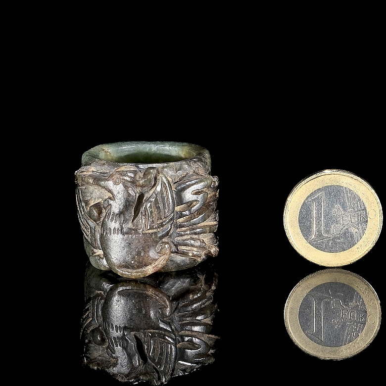 Carved jade ring ‘Bird’, Qing dynasty