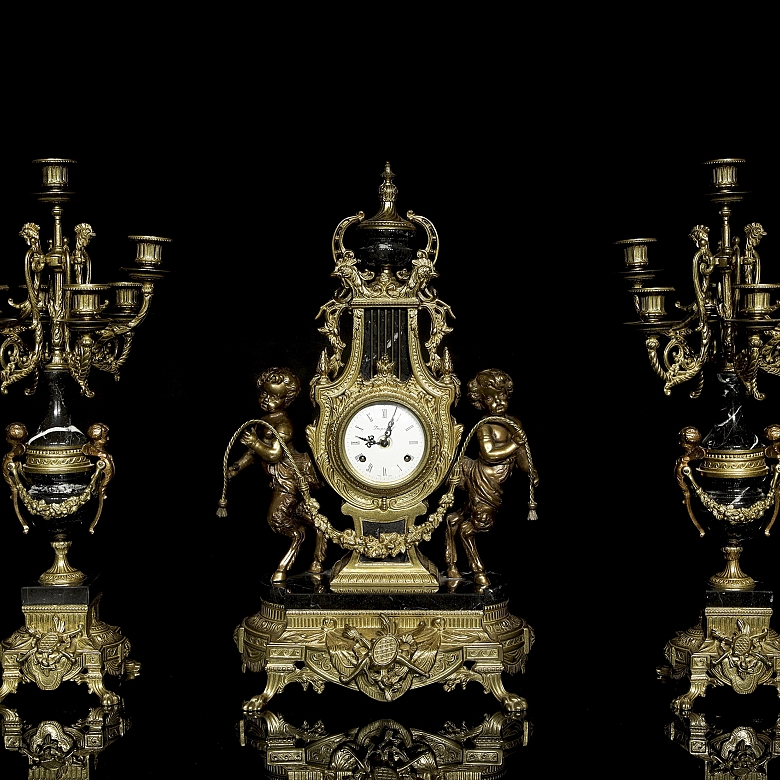 Mantel clock with Imperial garnish, by Franz Hermle Brevettato