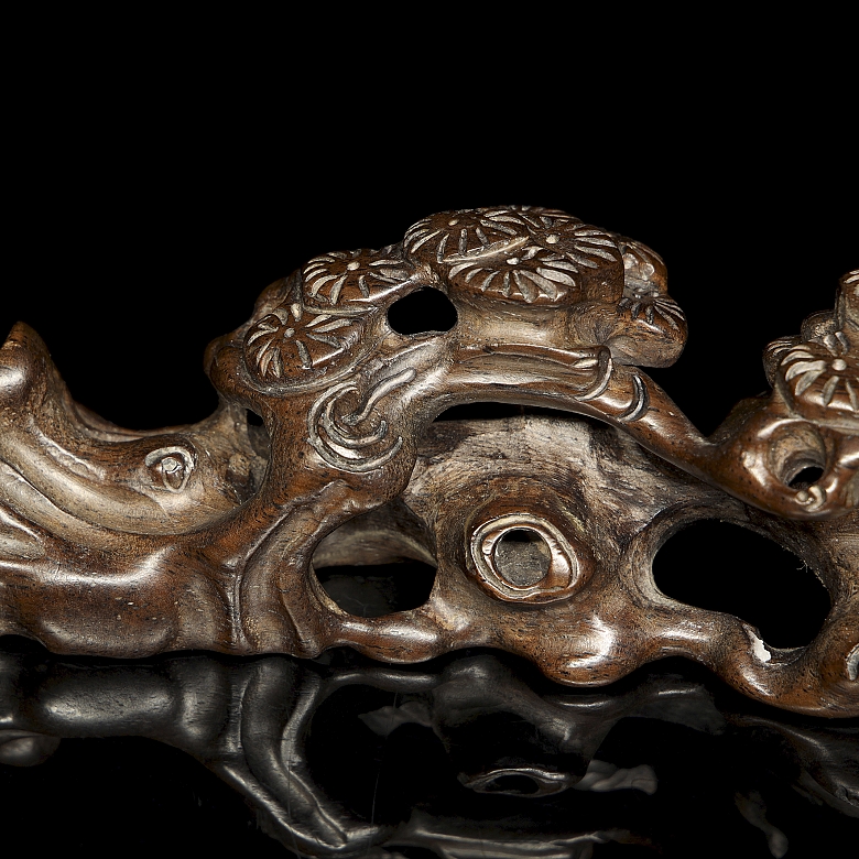 Carved wooden brush holder ‘Flowers’, Qing dynasty - 6