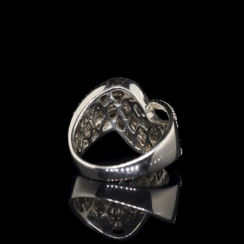 Anillo de oro blanco de 18 kt con diamantes