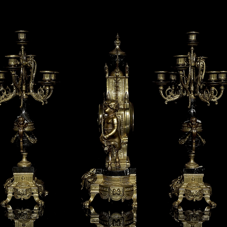 Mantel clock with Imperial garnish, by Franz Hermle Brevettato