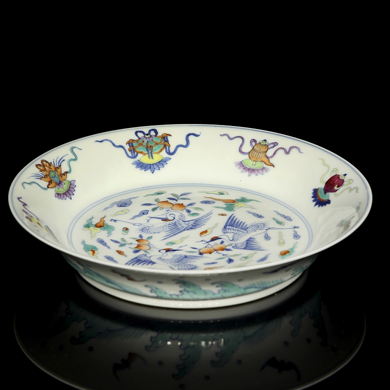 Glazed porcelain plate ‘Buddhist Emblems’, with Yongzheng mark