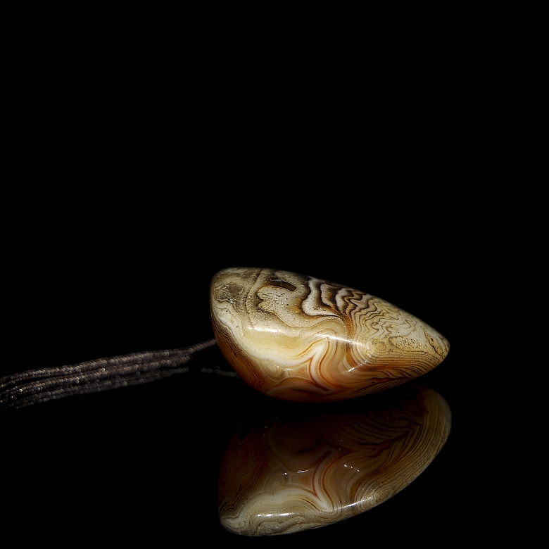Colgante de ágata, dinastía Liao