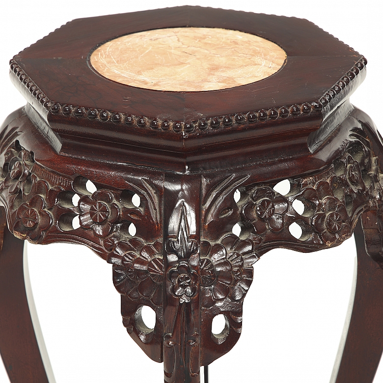 Pareja de taburetes asiáticos de madera, s.XX