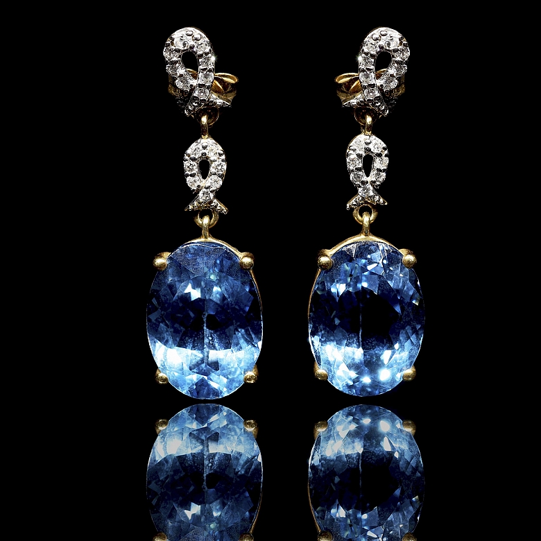 Pendientes en oro amarillo de 18k con topacios y diamantes