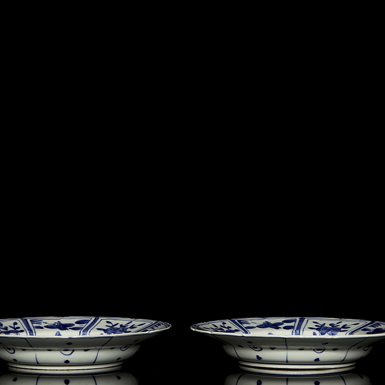 Pair of blue-and-white porcelain ‘Landscape’ dishes, Qing dynasty - 5
