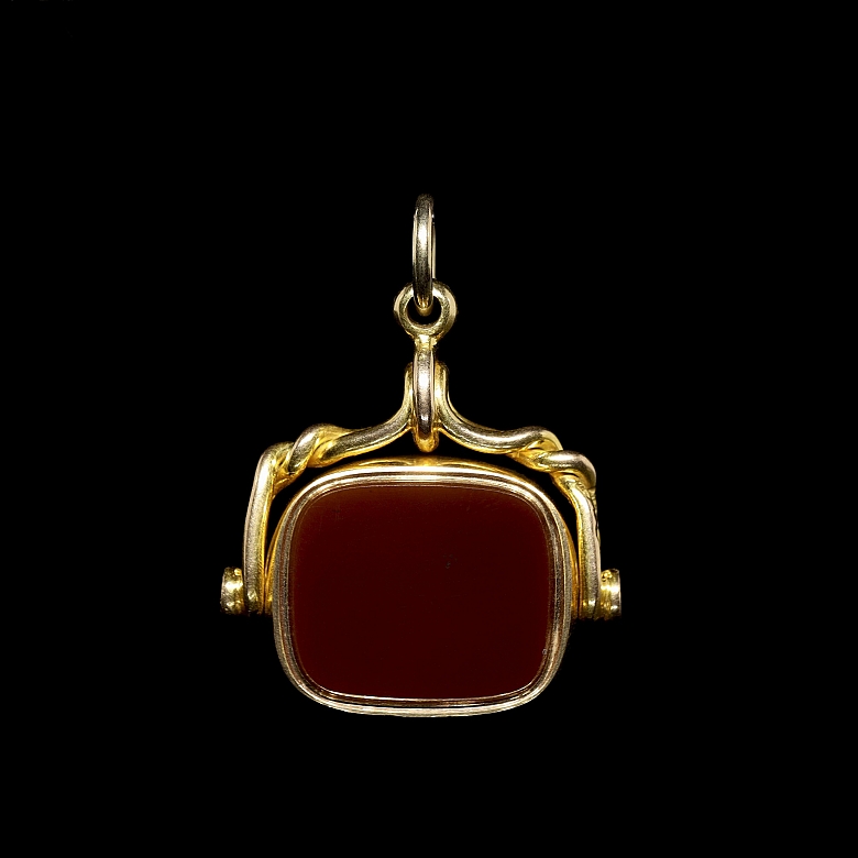 Yellow gold pendant with agates, 19th century