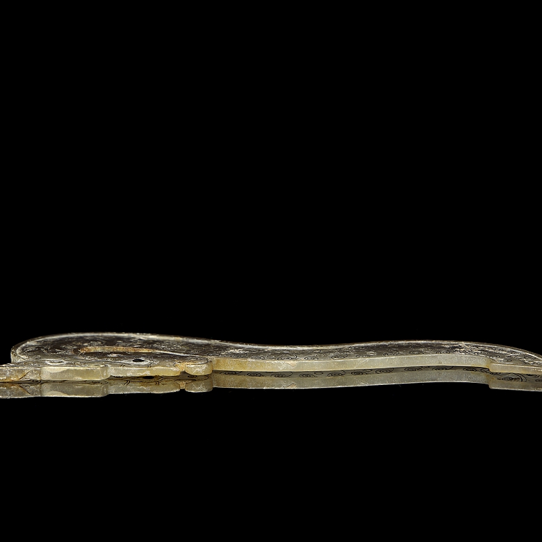 Ornamento de jade con plata y oro 