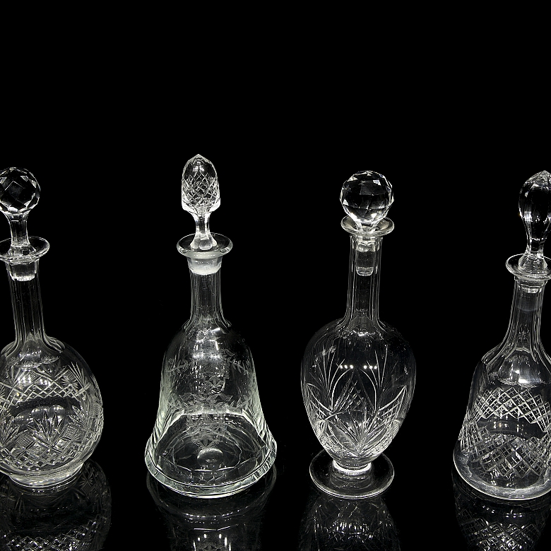 Cuatro licoreras en cristal tallado, s.XX