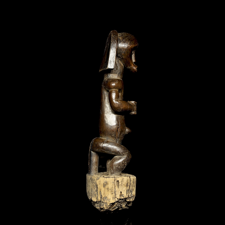 Figura relicario africana