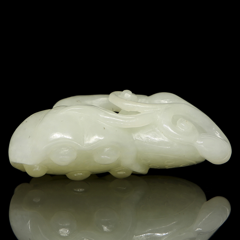 White jade figure ‘Lotus Root’, Qing dynasty - 2