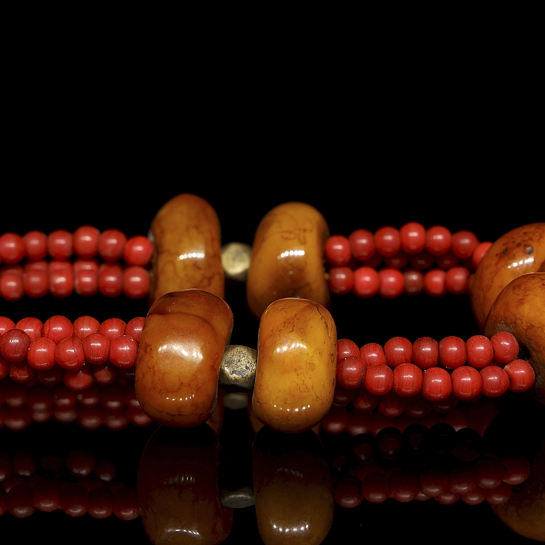 Necklace with amber beads, 20th century