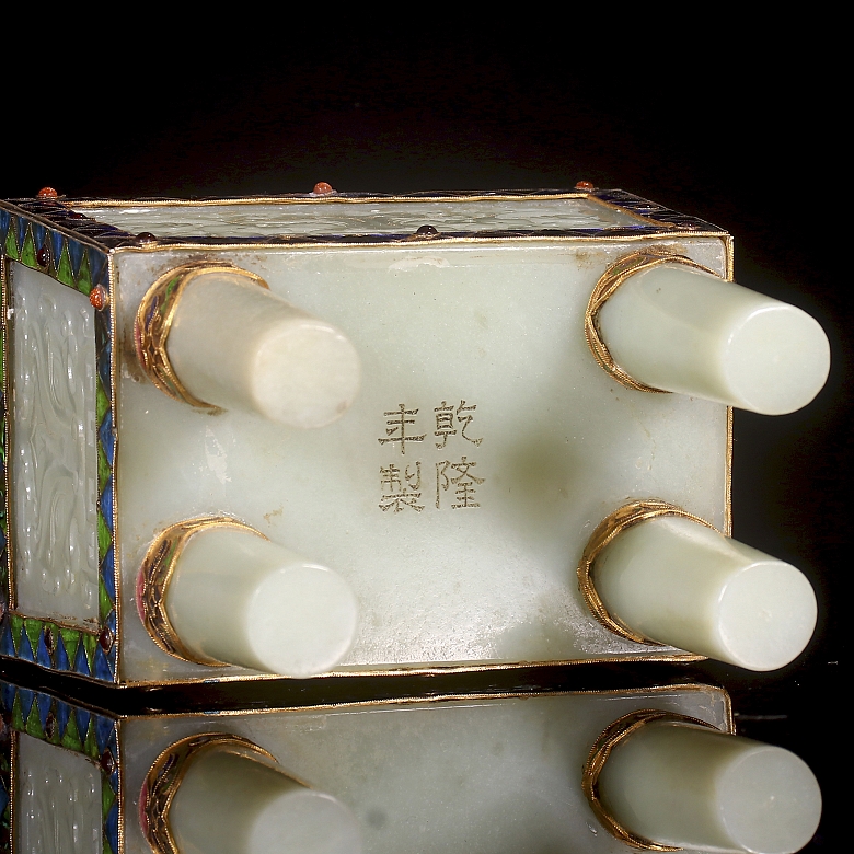 Incensario de jade blanco Hetian, plata y esmaltes, dinastía Qing