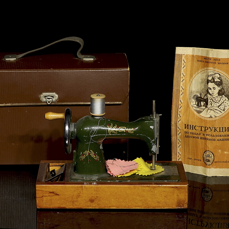 Máquina de coser de juguete soviética ZŠM Orsha, ca. 1950-1960