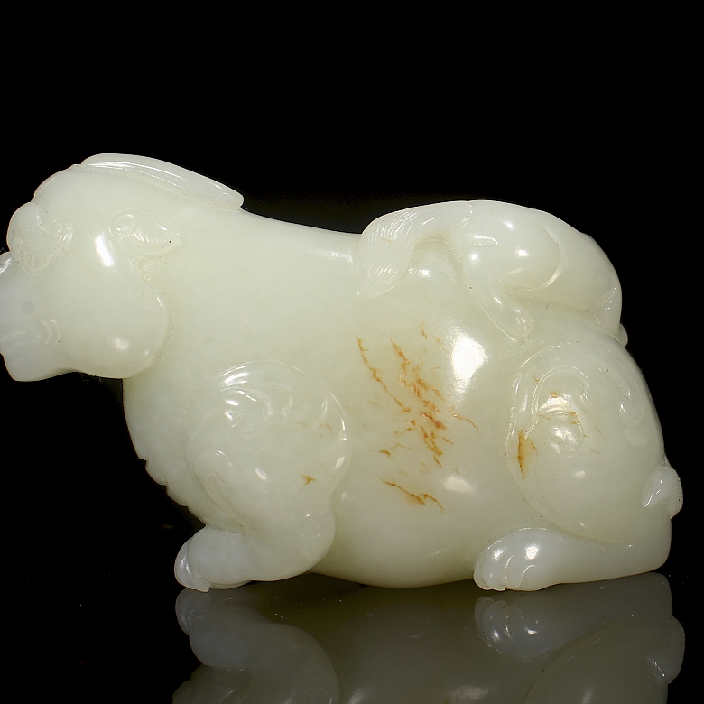 Hetian jade figure “Beast with Cub,” Qing dynasty