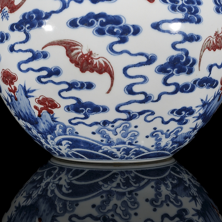 Jarrón globular de porcelana 