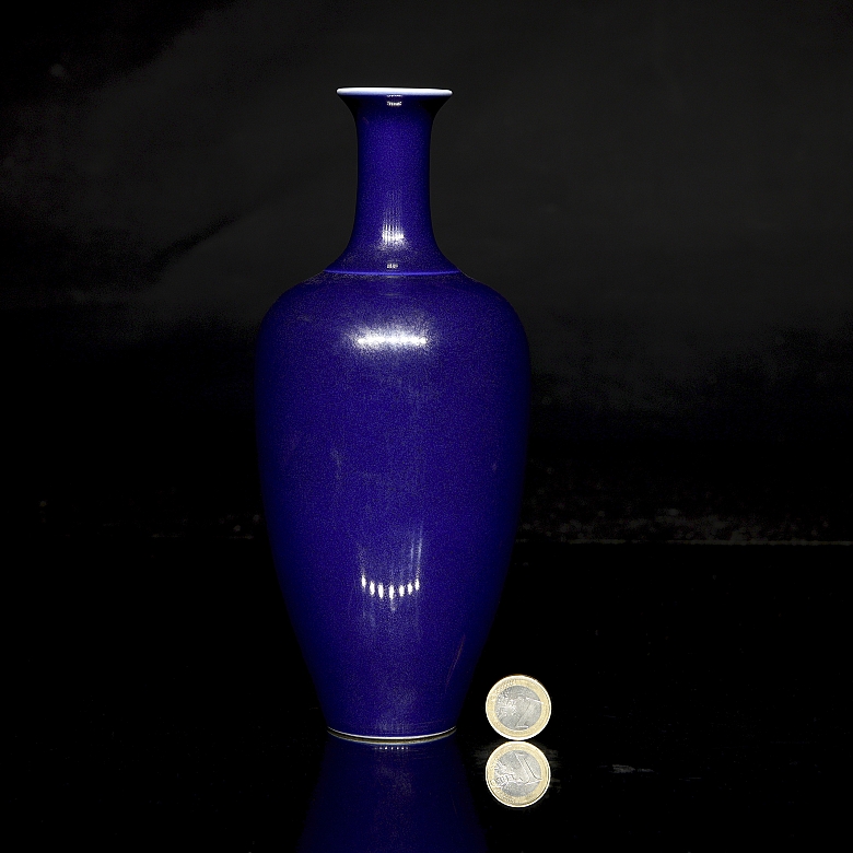 Blue enameled porcelain vase, with Qianlong seal - 6