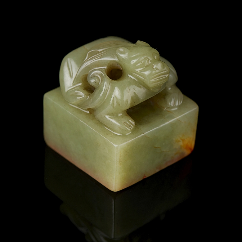 Yellow jade seal carved with the character ‘Beast’, Qing dynasty
