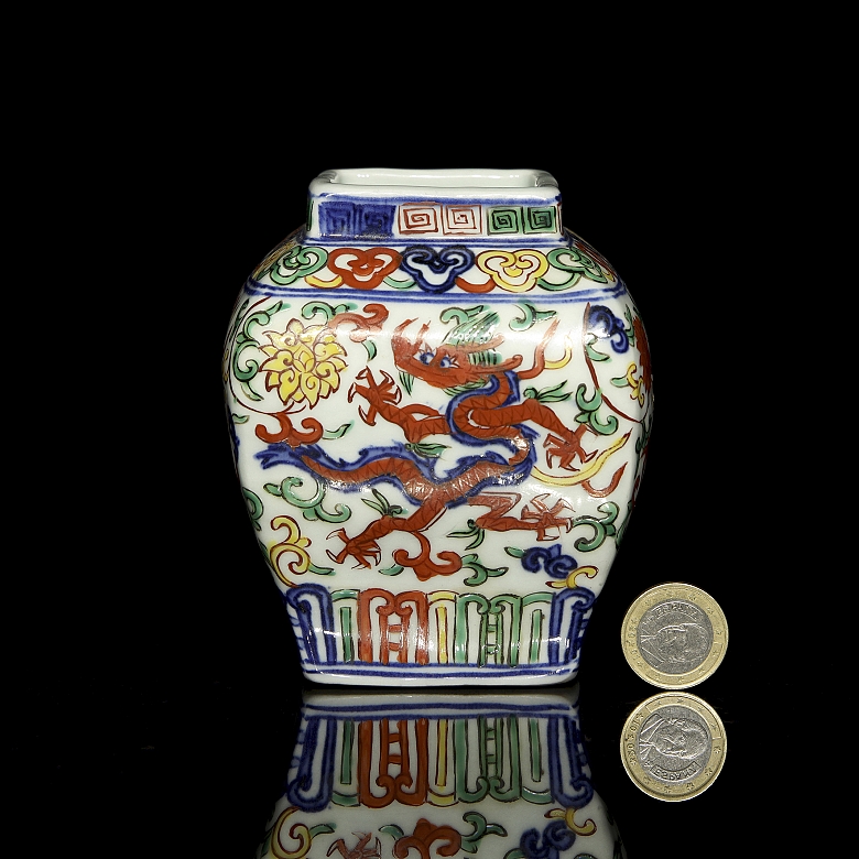 Wucai enamel vessel ‘Dragons’, with Wanli seal - 6