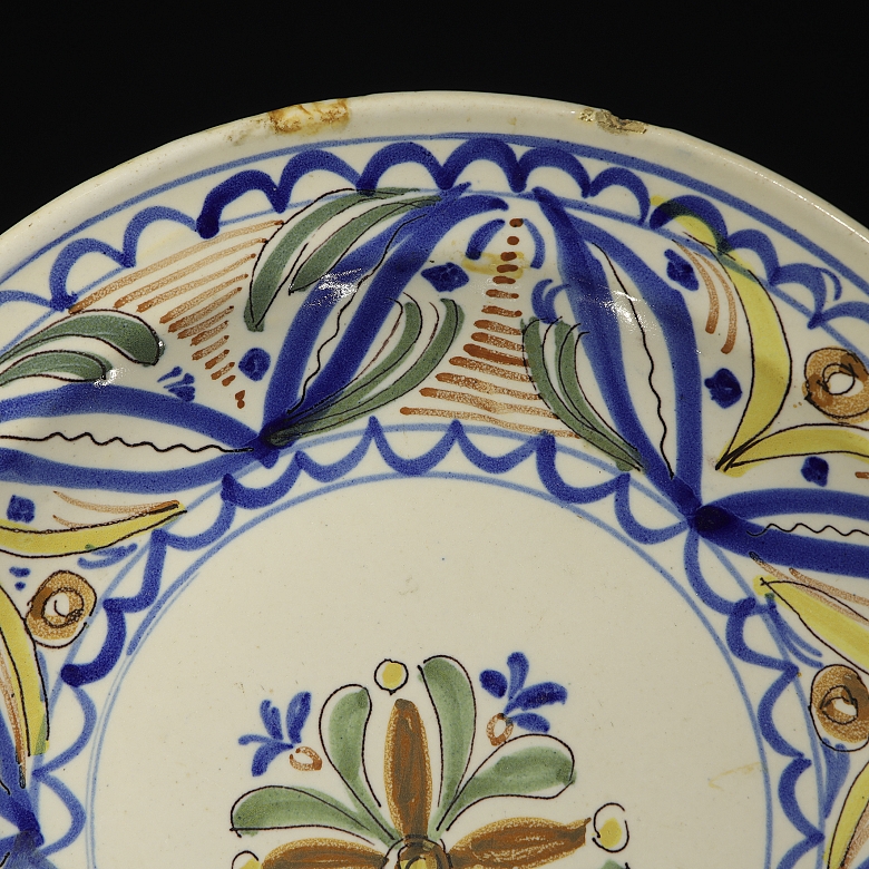 Pair of Manises ceramic dishes, 20th century - 6