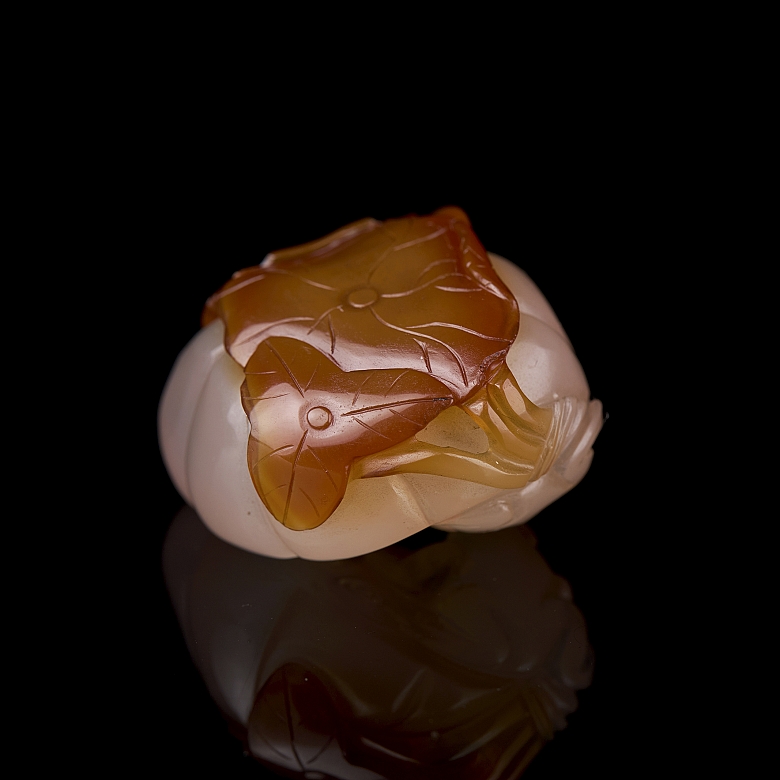 Agate carving ‘Frog on a Lotus’, Qing dynasty