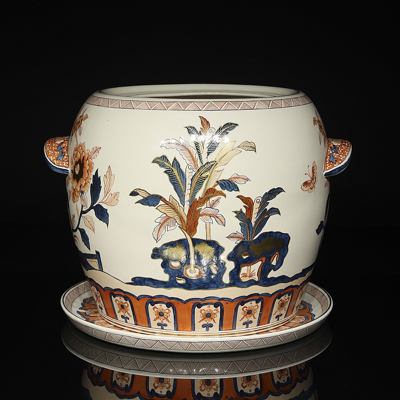 Planter with plate in Asian porcelain, “Landscape,” 20th century
