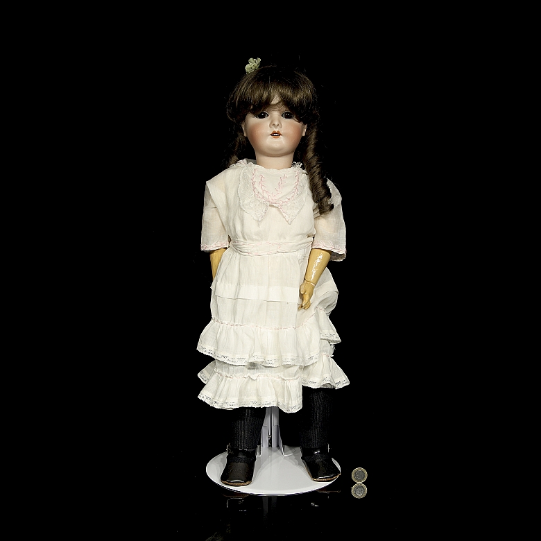 Muñeca de porcelana de carácter
