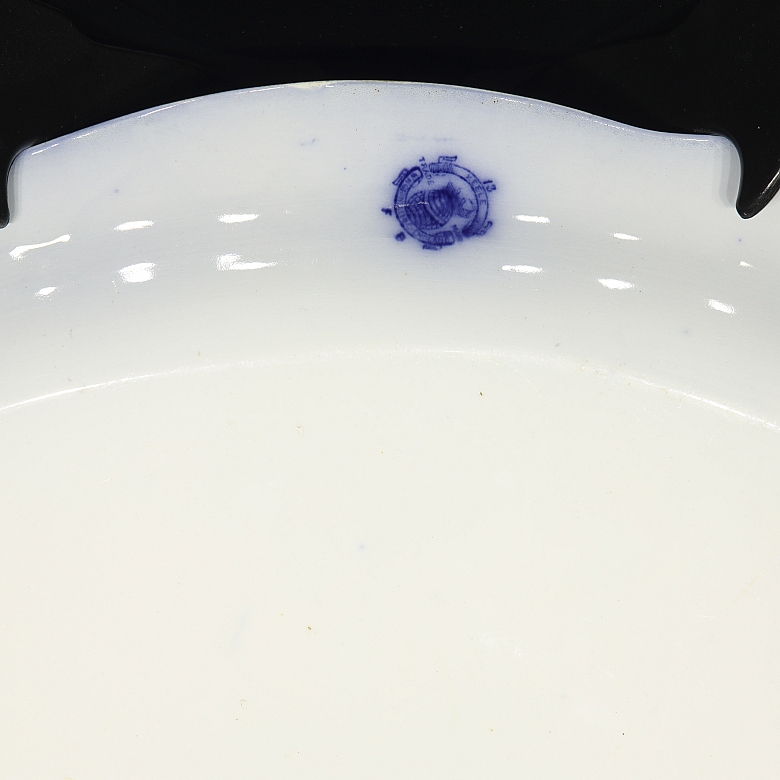 基尔英国瓷托盘，W.H. Grindley 作品。19 世纪。