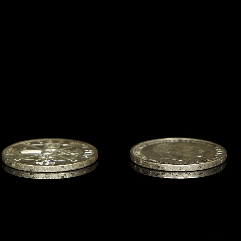 Dos monedas de plata