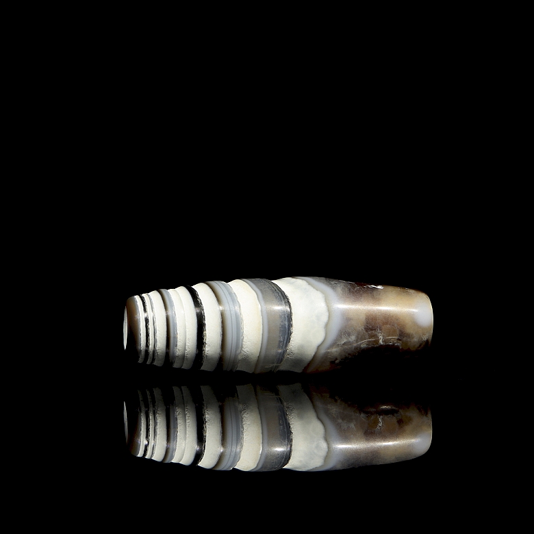 Cuenta Dizi de ágata tallada multicolor, dinastía Liao