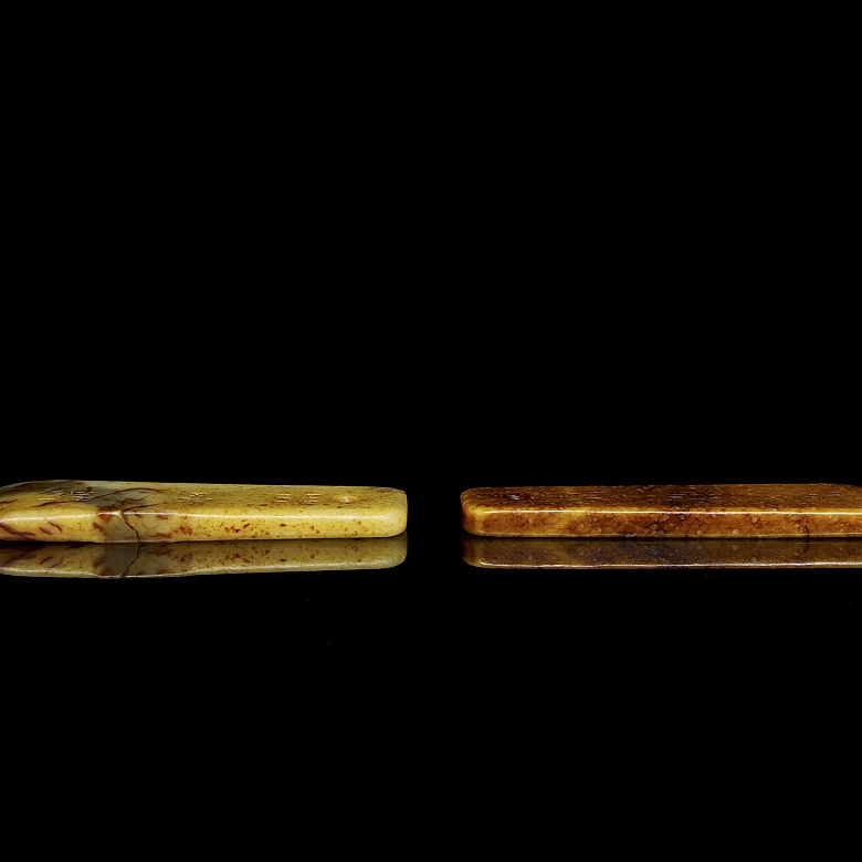 一对雕刻石坠饰，题为《书法》，20世纪 - 4