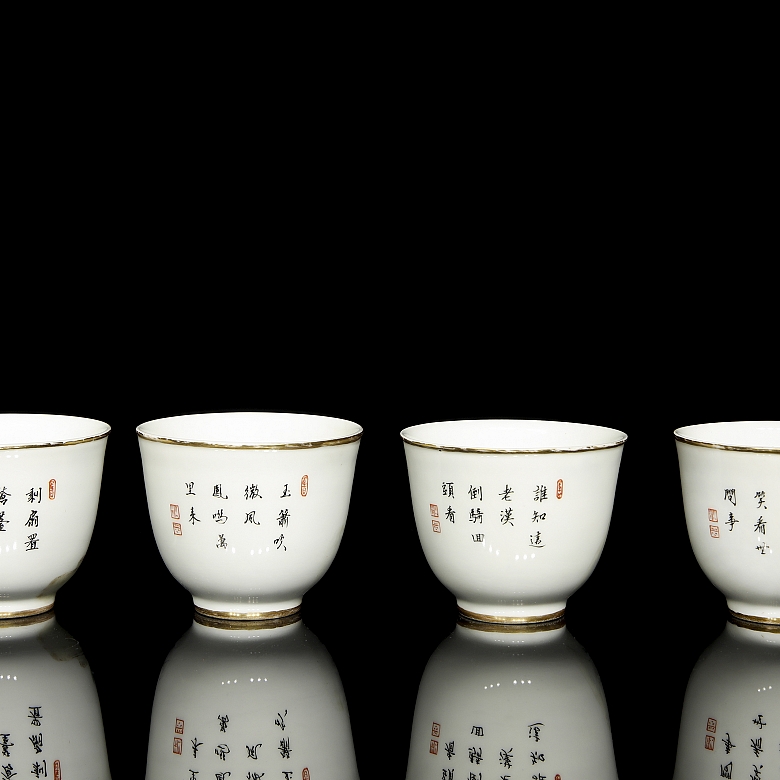 Ocho tazas de porcelana 