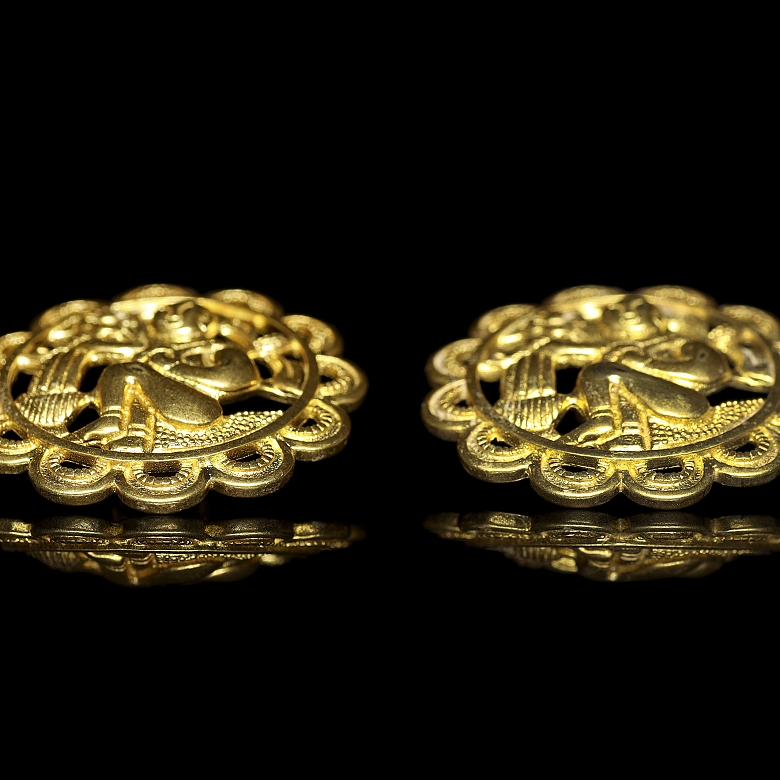 Pareja de botones de metal dorado, dinastía Liao